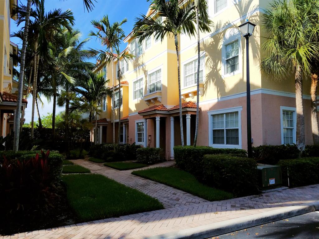 Gated townhome community on the Intracoastal with community pool. Close to parks, i95, and restaurants on the water. This 3 story townhome has plenty of space and is well kept ready to move in. 2 car garage attached.