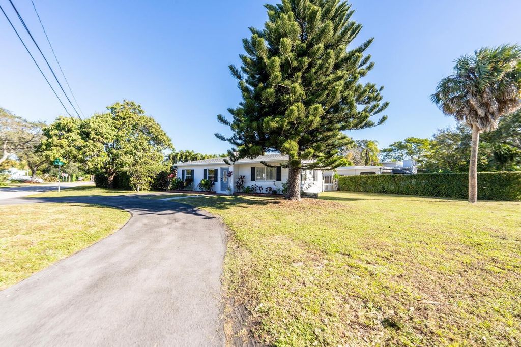 Photo of 1308 SW 17th Avenue, Fort Lauderdale, FL 33312 (MLS # F10549774)