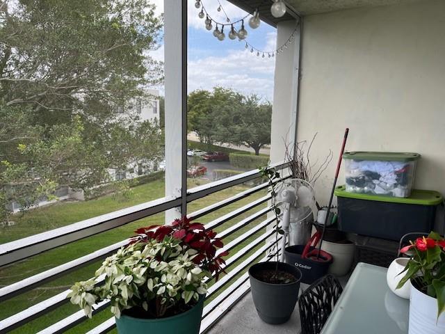 9330 Lagoon Pl 406