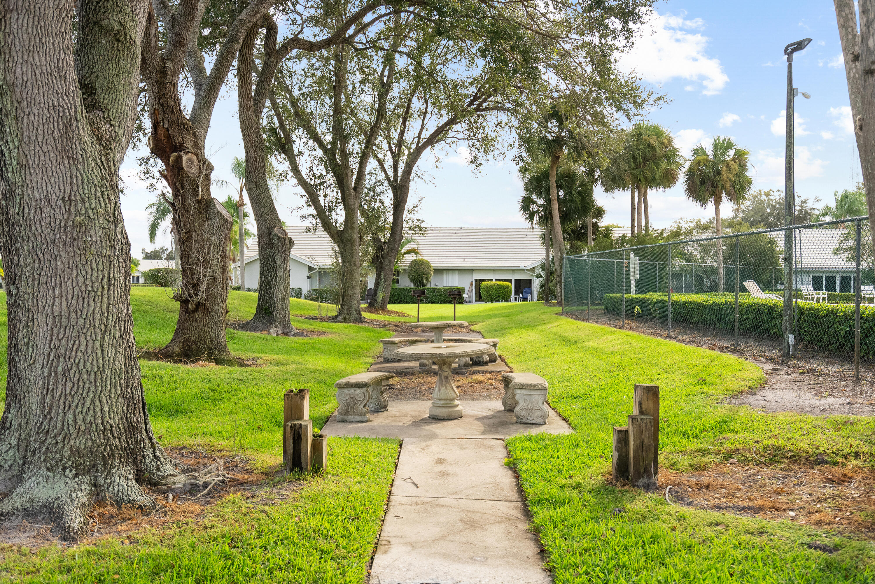 VILLAS AT SUNSET TRACE AT MARTIN DOWNS (AKA MARTIN - Residential