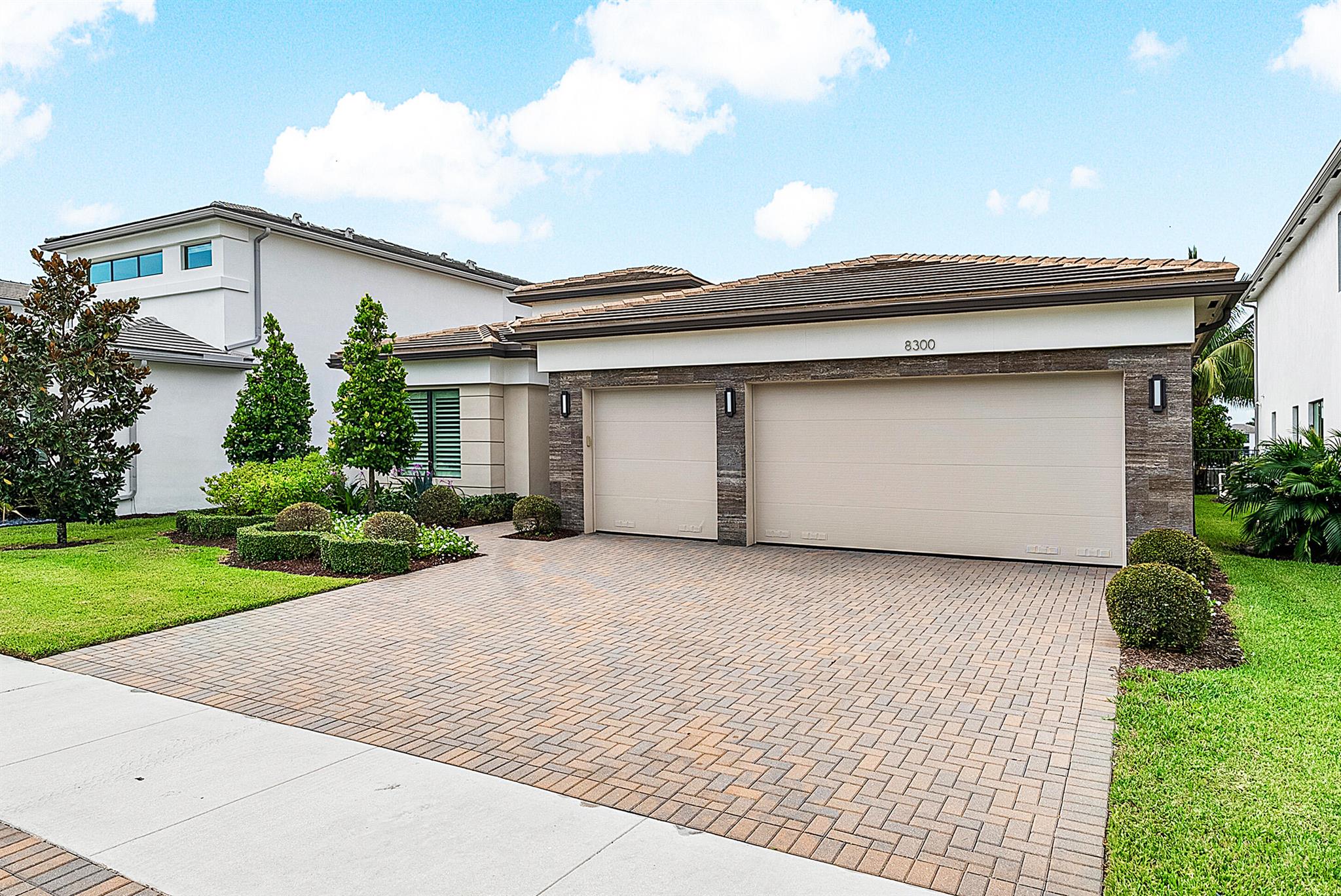 8300 Fishhawk Falls Court