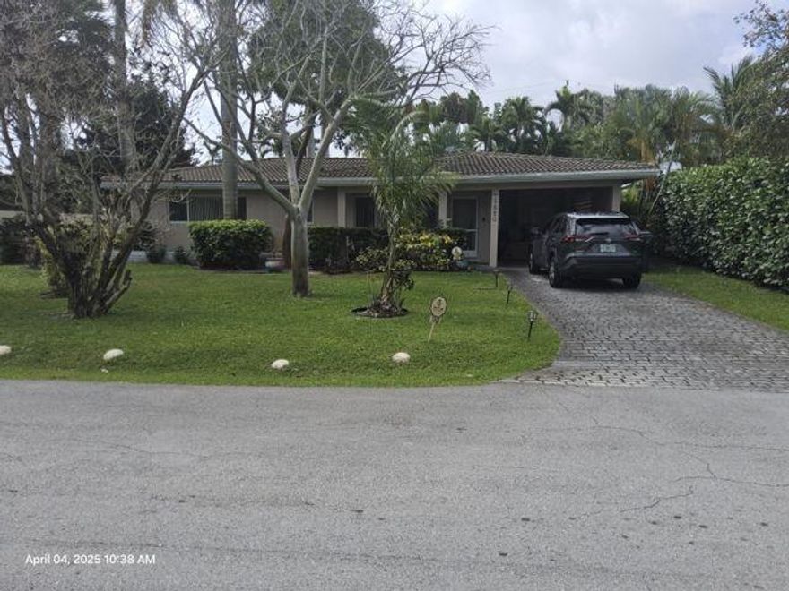 tenant occupied-notice please.
tiled throughout
updated baths and kitchen
1 car carport
fenced yard
pet possible
shopping/dining in walking distance