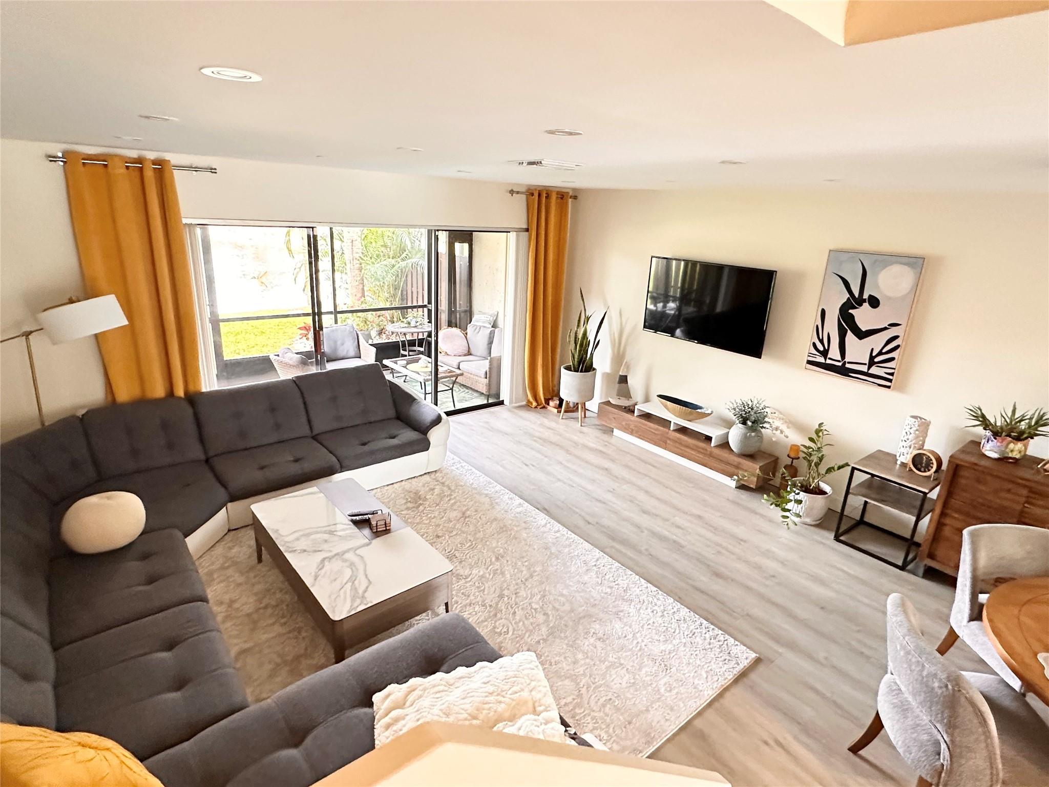 4340 Carambola Cir N