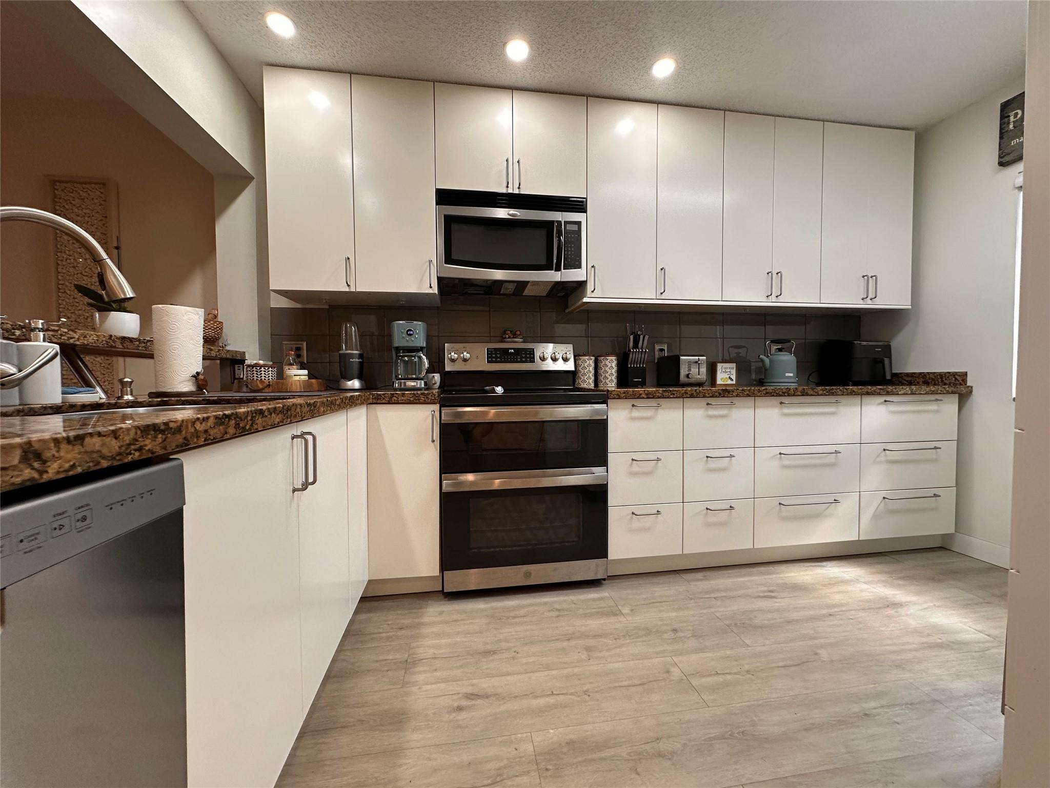 4340 Carambola Cir N