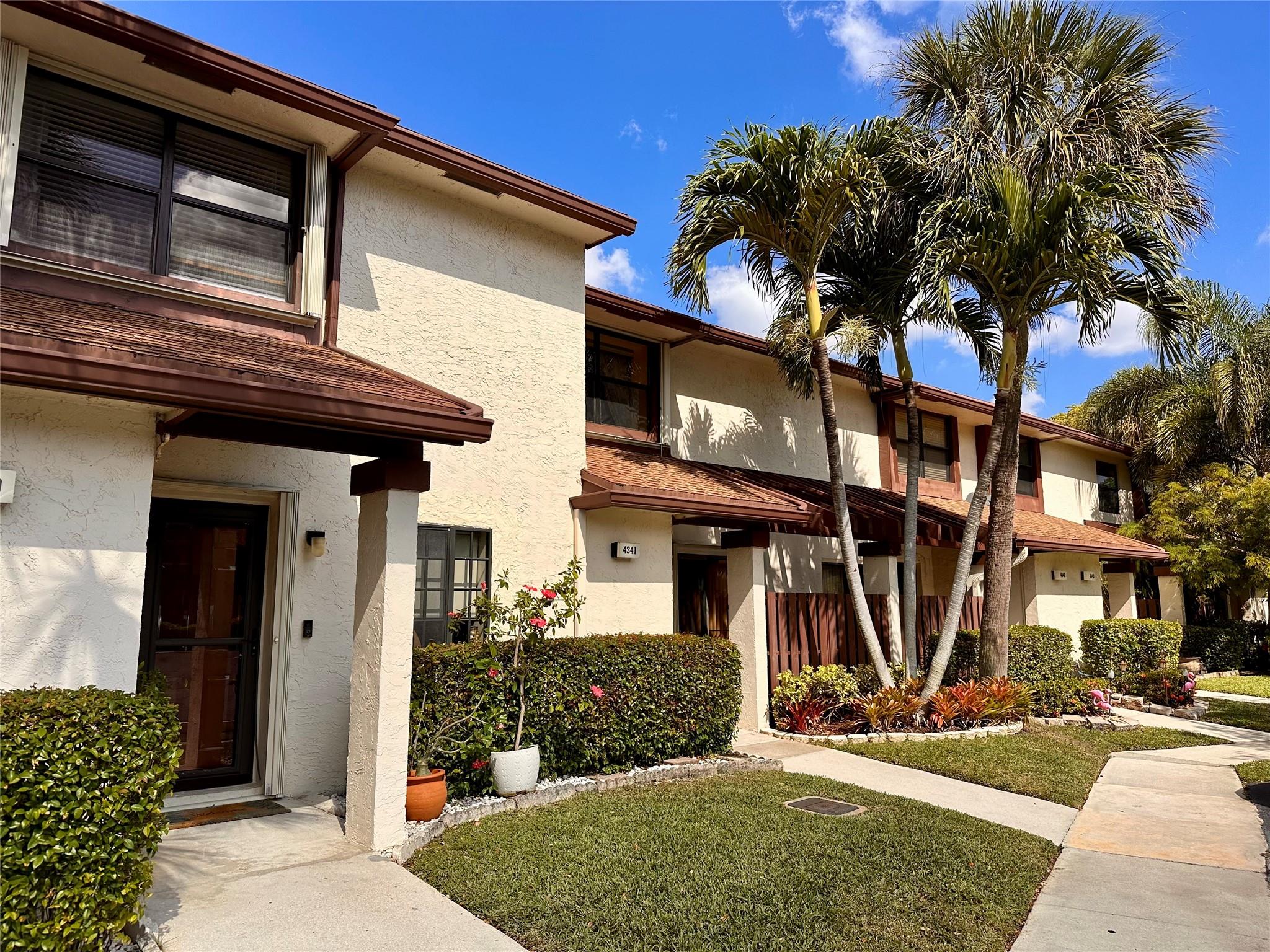 4340 Carambola Cir N