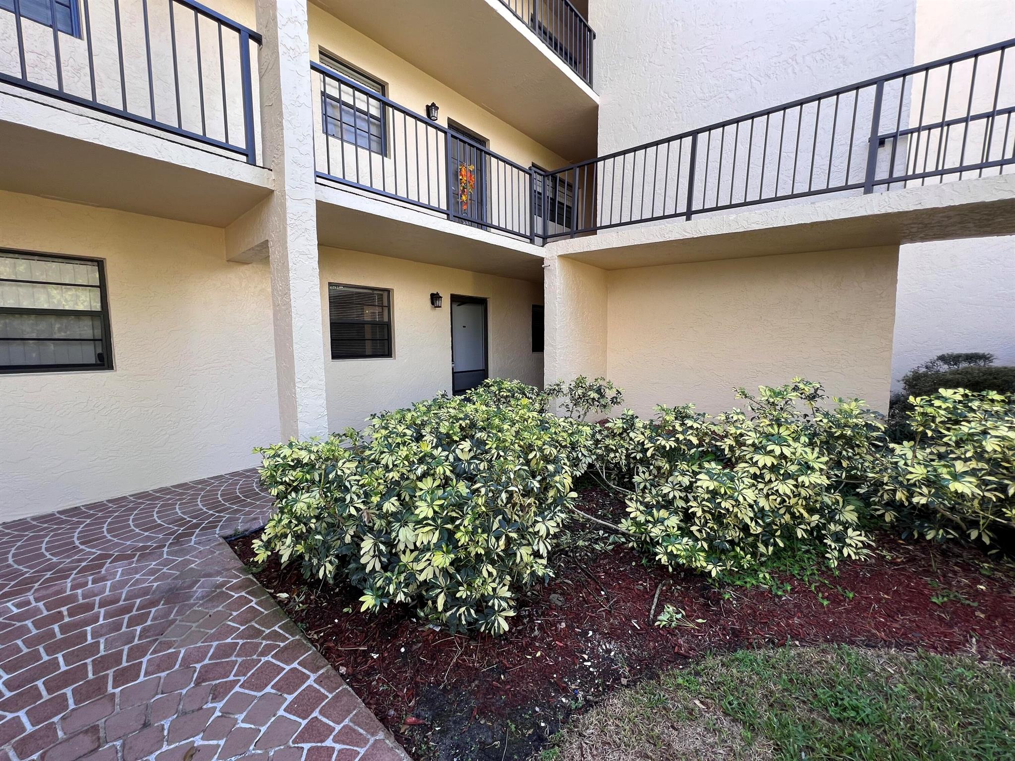 2050 Oleander Boulevard 6102, Fort Pierce, FL, 34950/$140,000 1 2050 Oleander Boulevard 6102