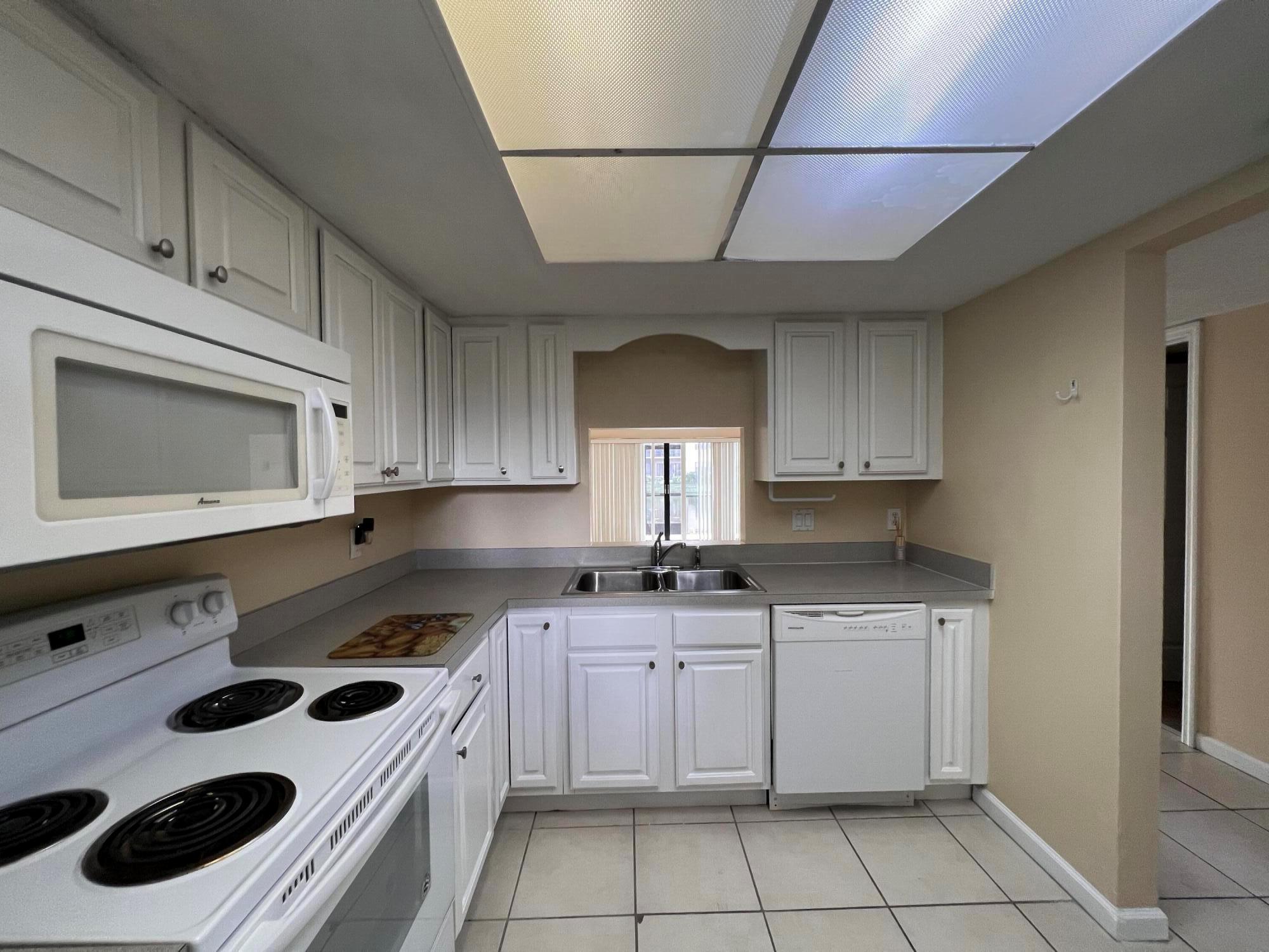 2050 Oleander Boulevard 6102, Fort Pierce, FL, 34950/$140,000 4 2050 Oleander Boulevard 6102