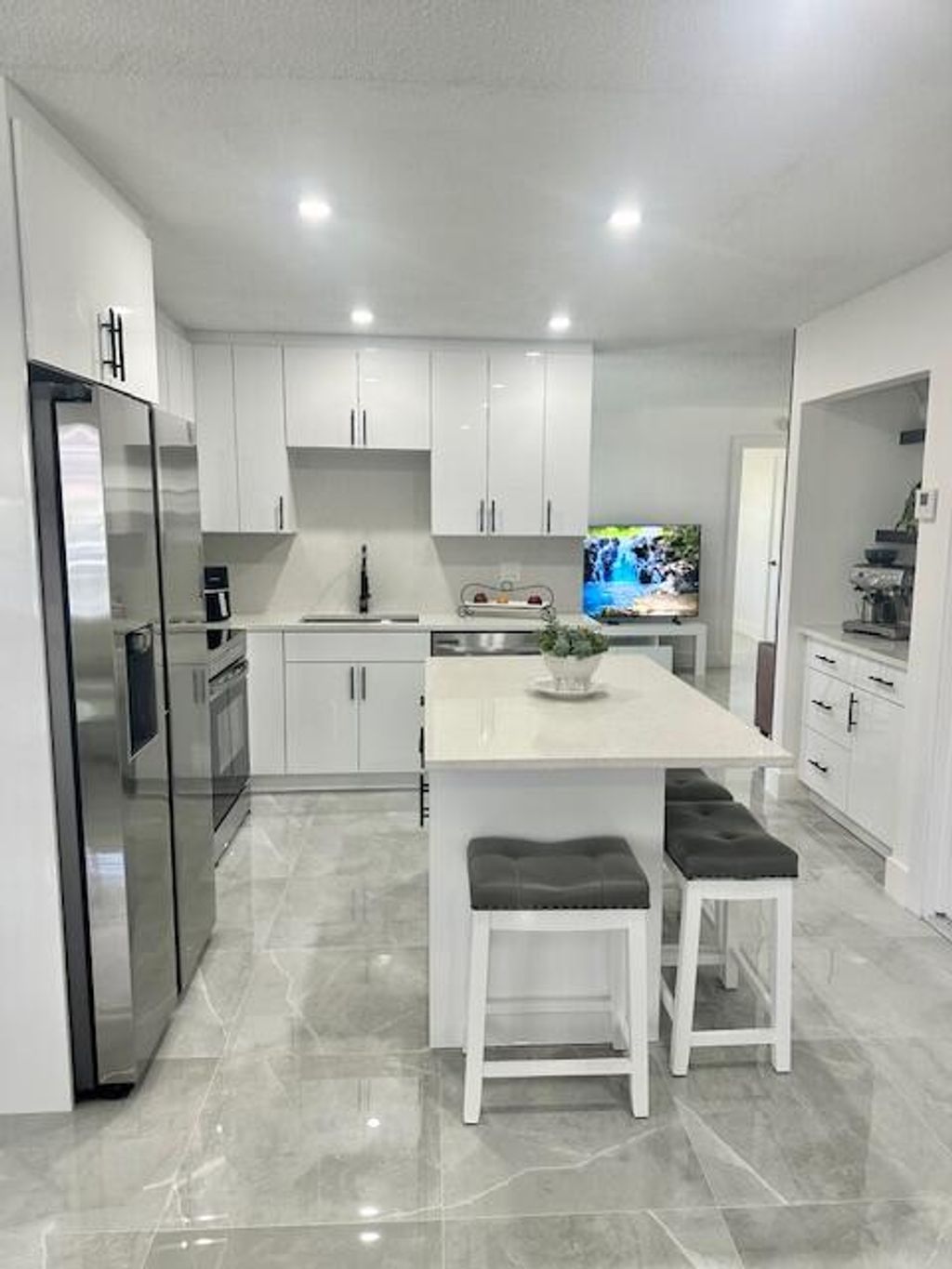 Photo of 811 SW 18th Court, Boynton Beach, FL 33426 (MLS # B26013442)