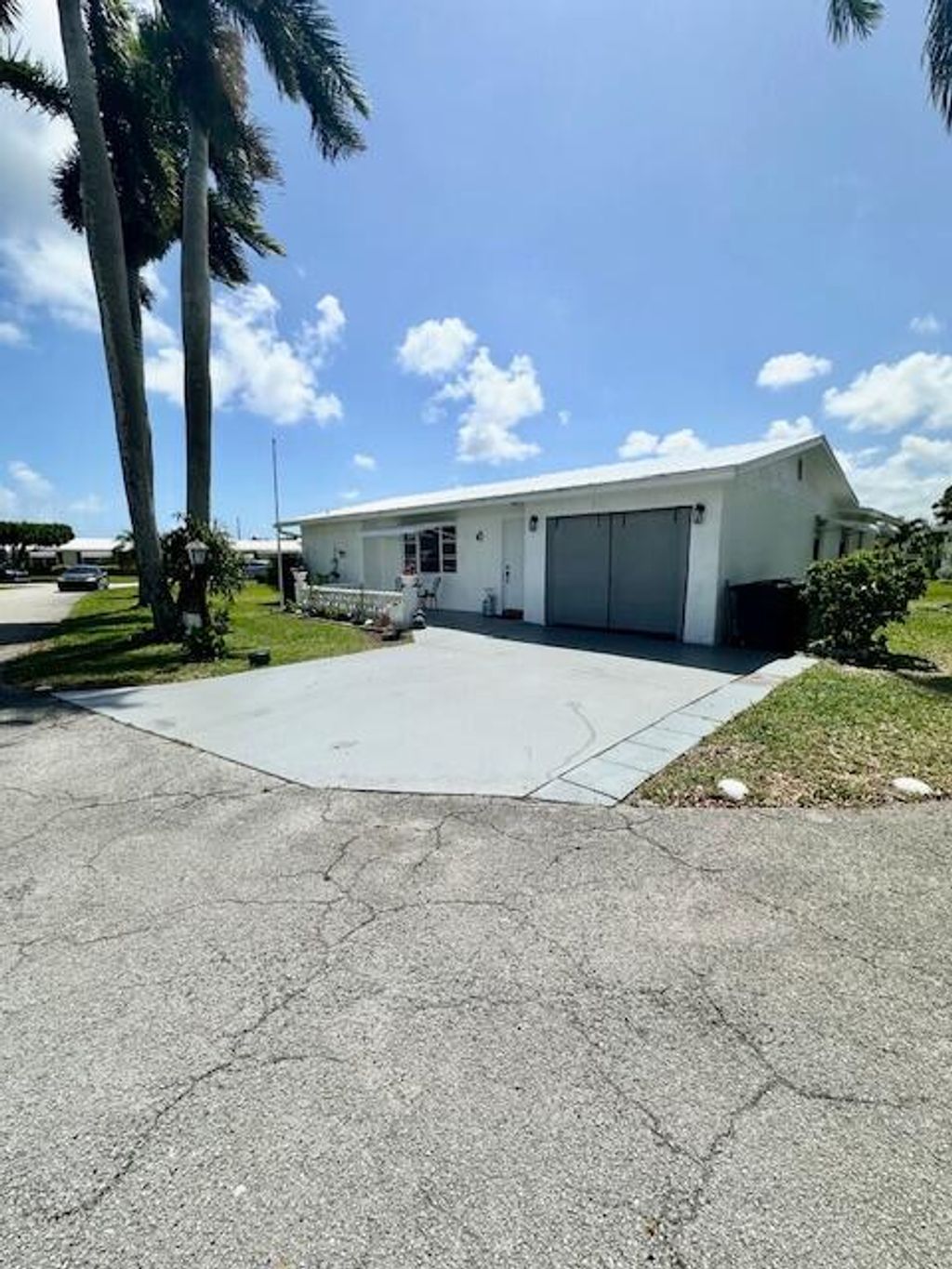 Photo of 811 SW 18th Court, Boynton Beach, FL 33426 (MLS # B26013442)