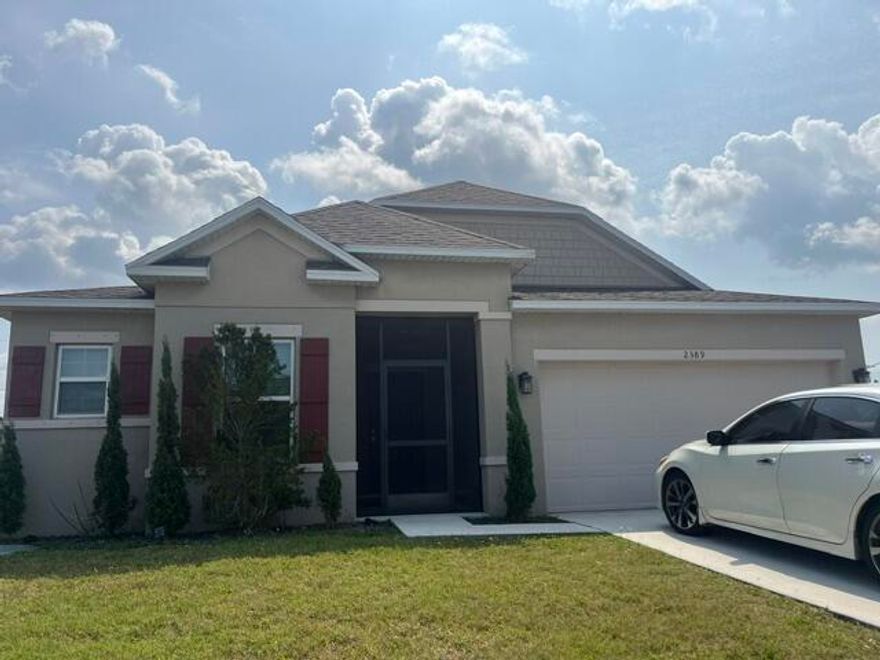 Beautiful Maronda "Drexel" model home.  Features a 3 bedrooms, 2 bathrooms, 2 car garage and split floor plan.  Eat-in-kitchen, indoor utility room, large great room, and flex space.  Granite countertops in kitchen, stainless steel appliances and blinds.  Covered lanai, room for pool .  No HOA and no restrictions.