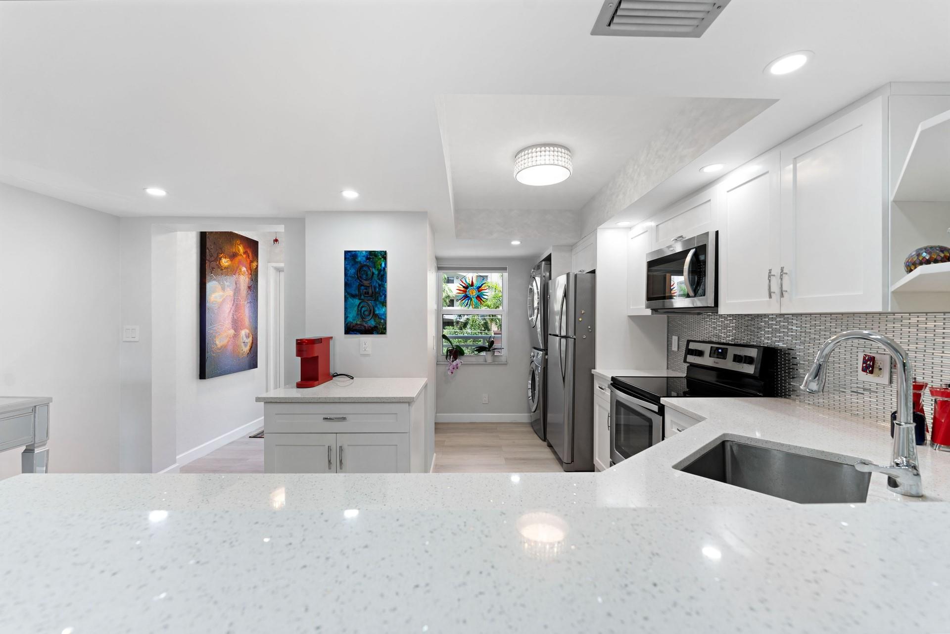 615 N Riverside Dr 502