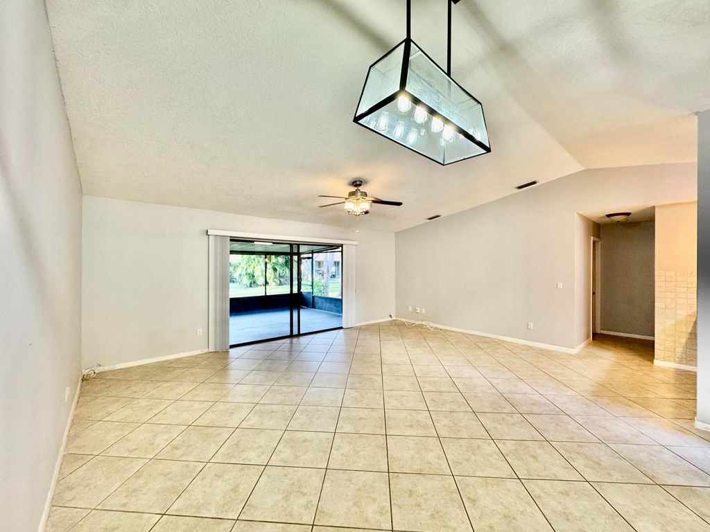 Photo of 21 Farnworth Drive, Boynton Beach, FL 33426 (MLS # R11078176)