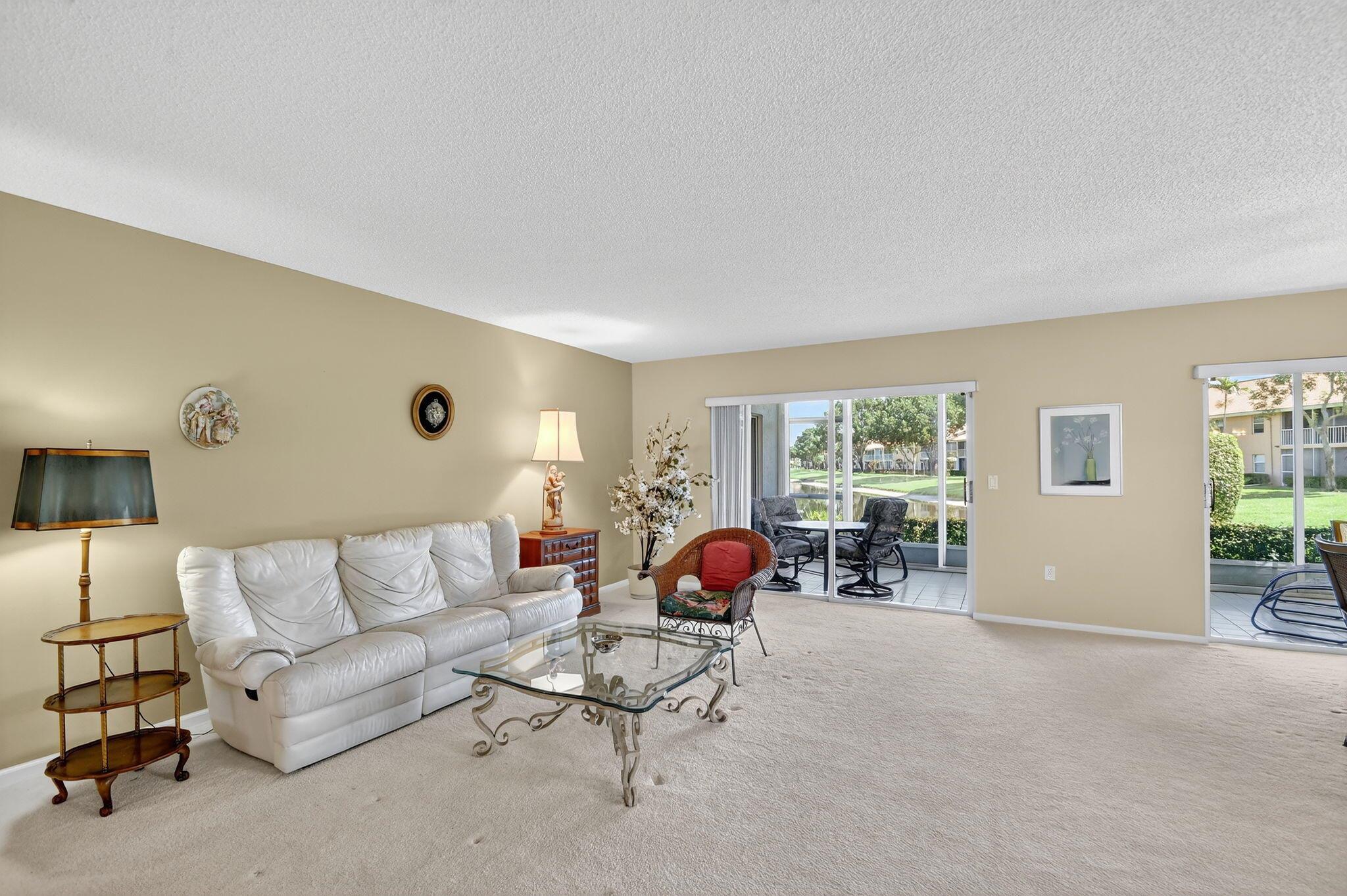 9685 Shadybrook Drive 102, Boynton Beach, FL, 33437/$299,999 4 9685 Shadybrook Drive 102