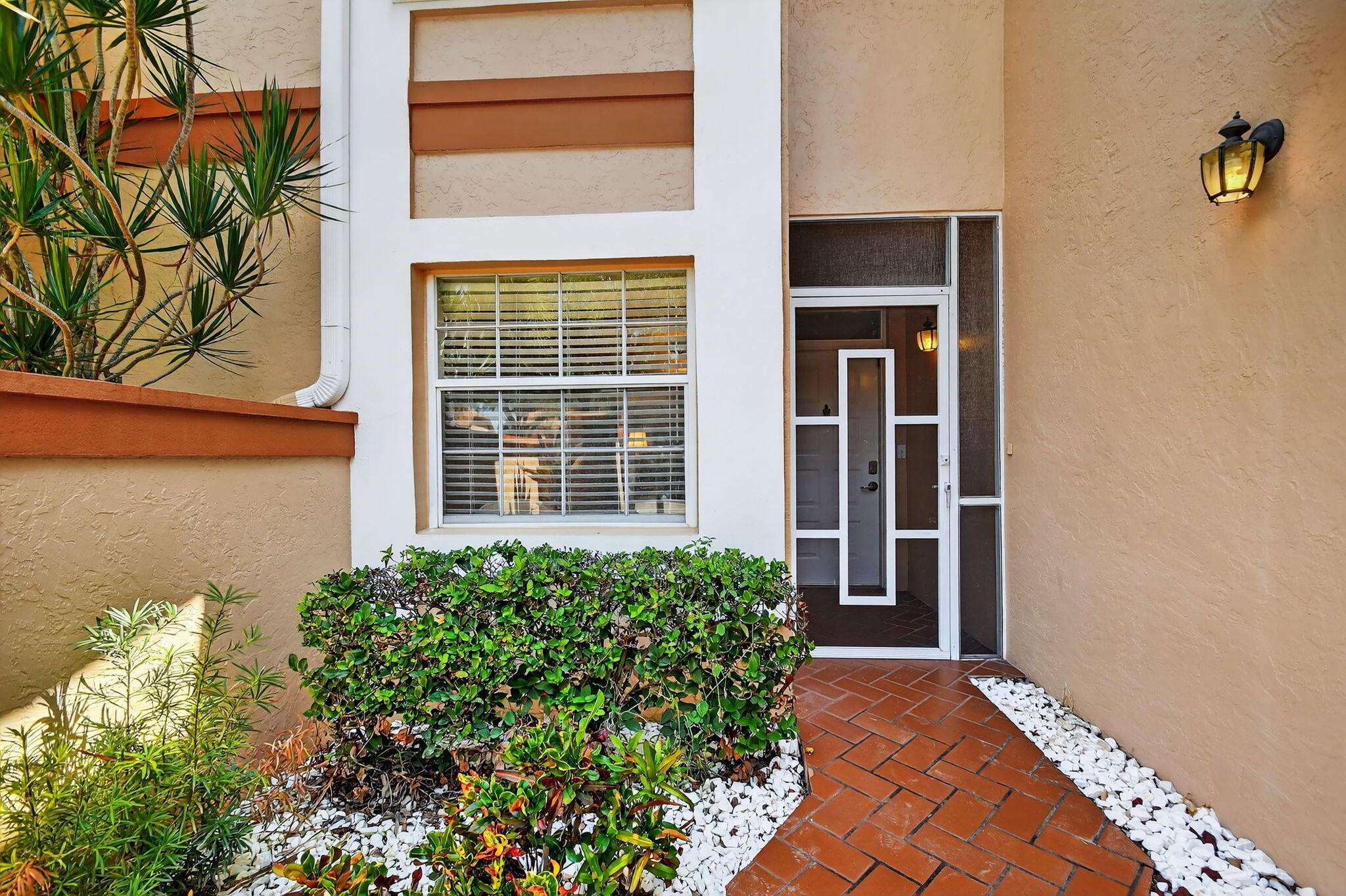 9685 Shadybrook Drive 102, Boynton Beach, FL, 33437/$299,999 2 9685 Shadybrook Drive 102