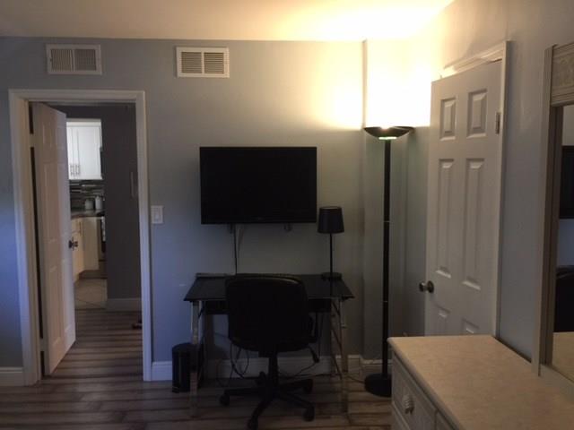 HILLSBORO COLONNADE CONDO - Residential Lease