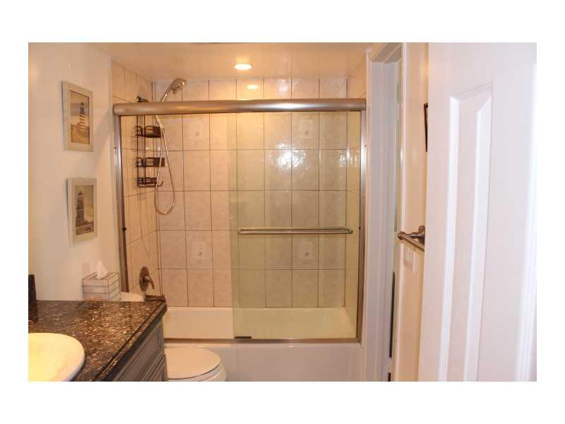 HILLSBORO COLONNADE CONDO - Residential Lease