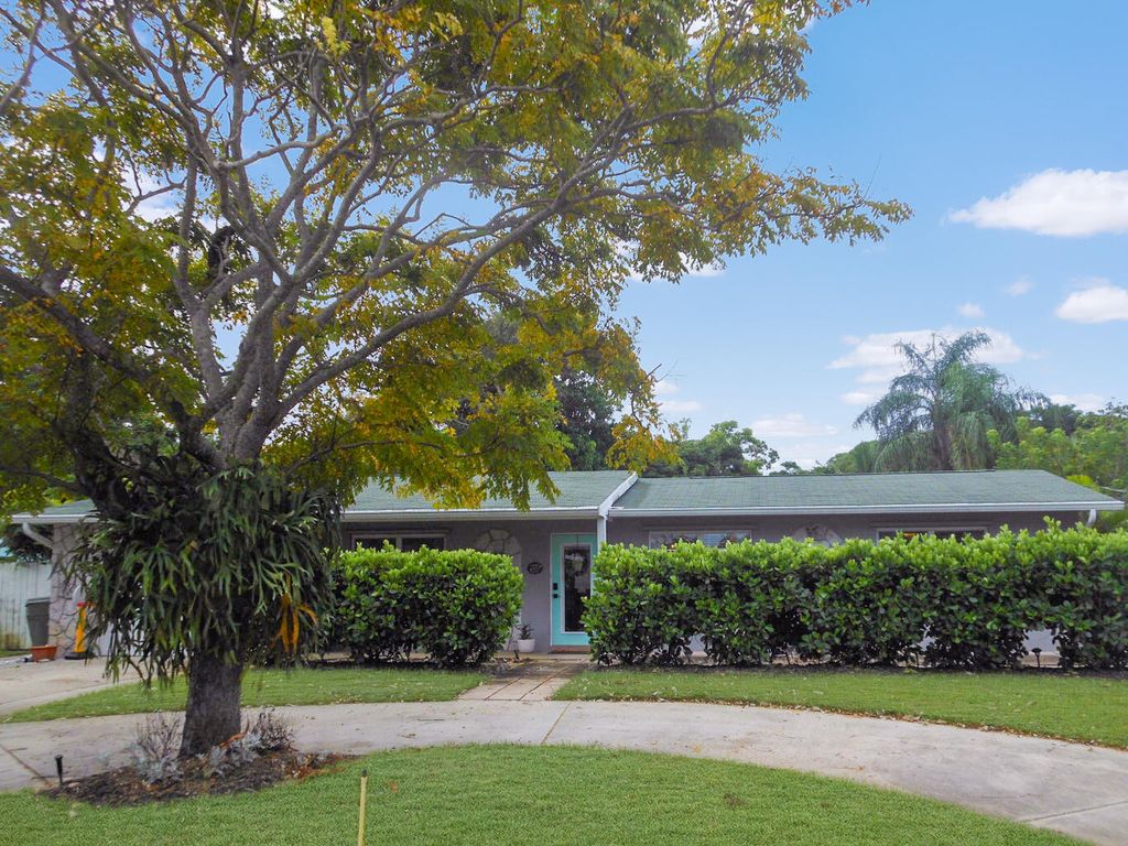 Photo of 1480 SE 13th Street, Stuart, FL 34996 (MLS # R11055640)