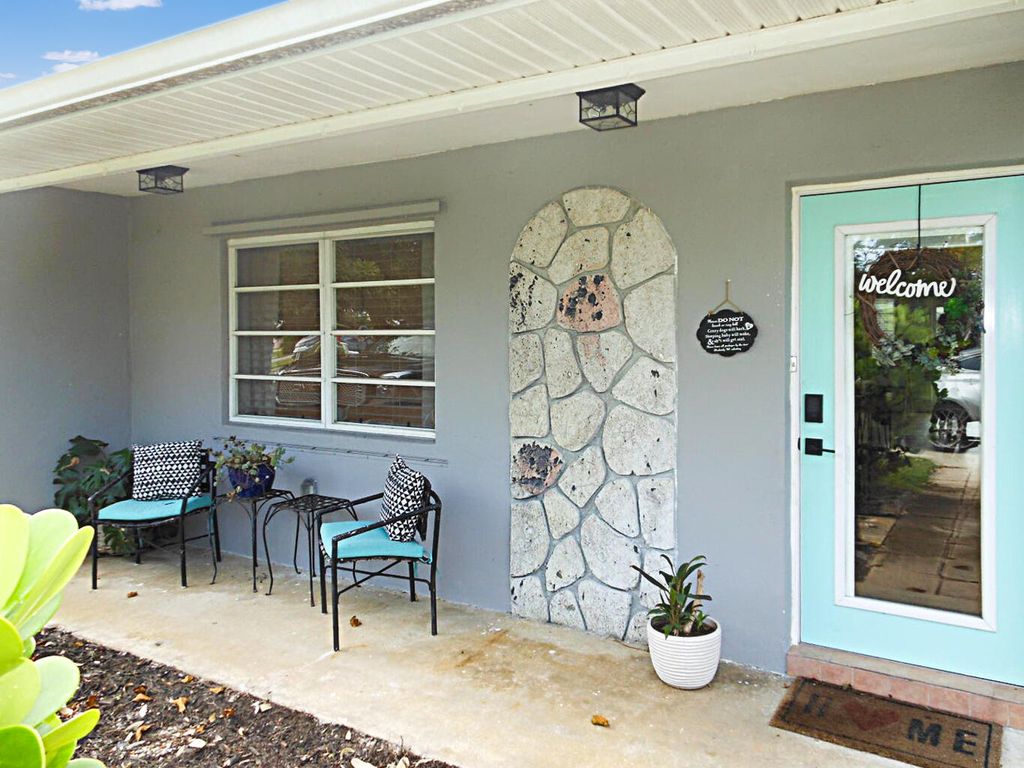 Photo of 1480 SE 13th Street, Stuart, FL 34996 (MLS # R11055640)