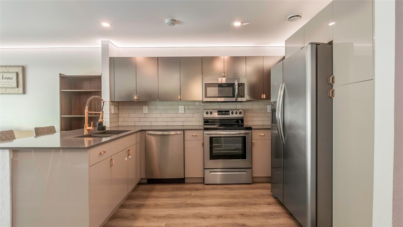 MELROSE POINT - Residential