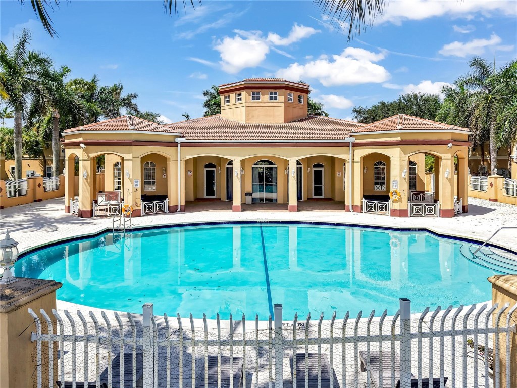 MELROSE POINT - Residential