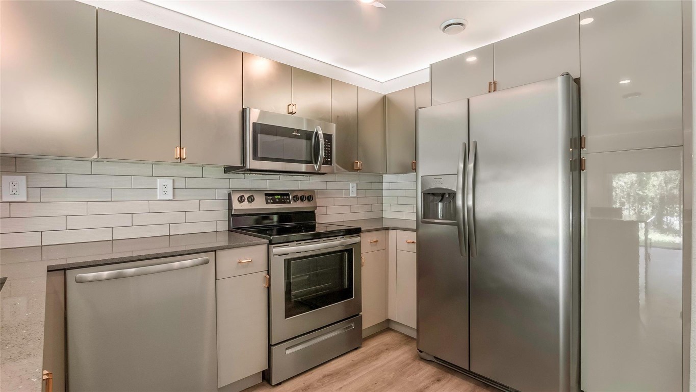 MELROSE POINT - Residential