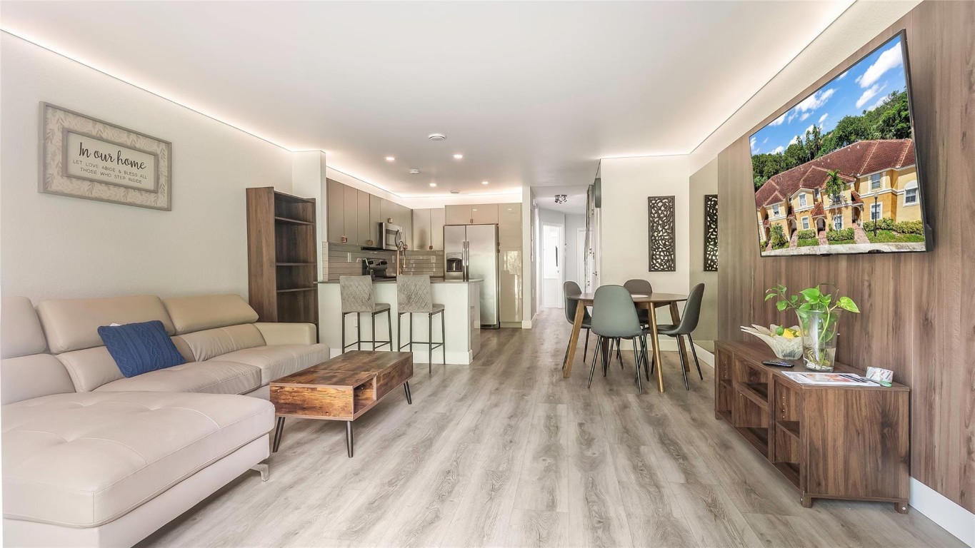 MELROSE POINT - Residential