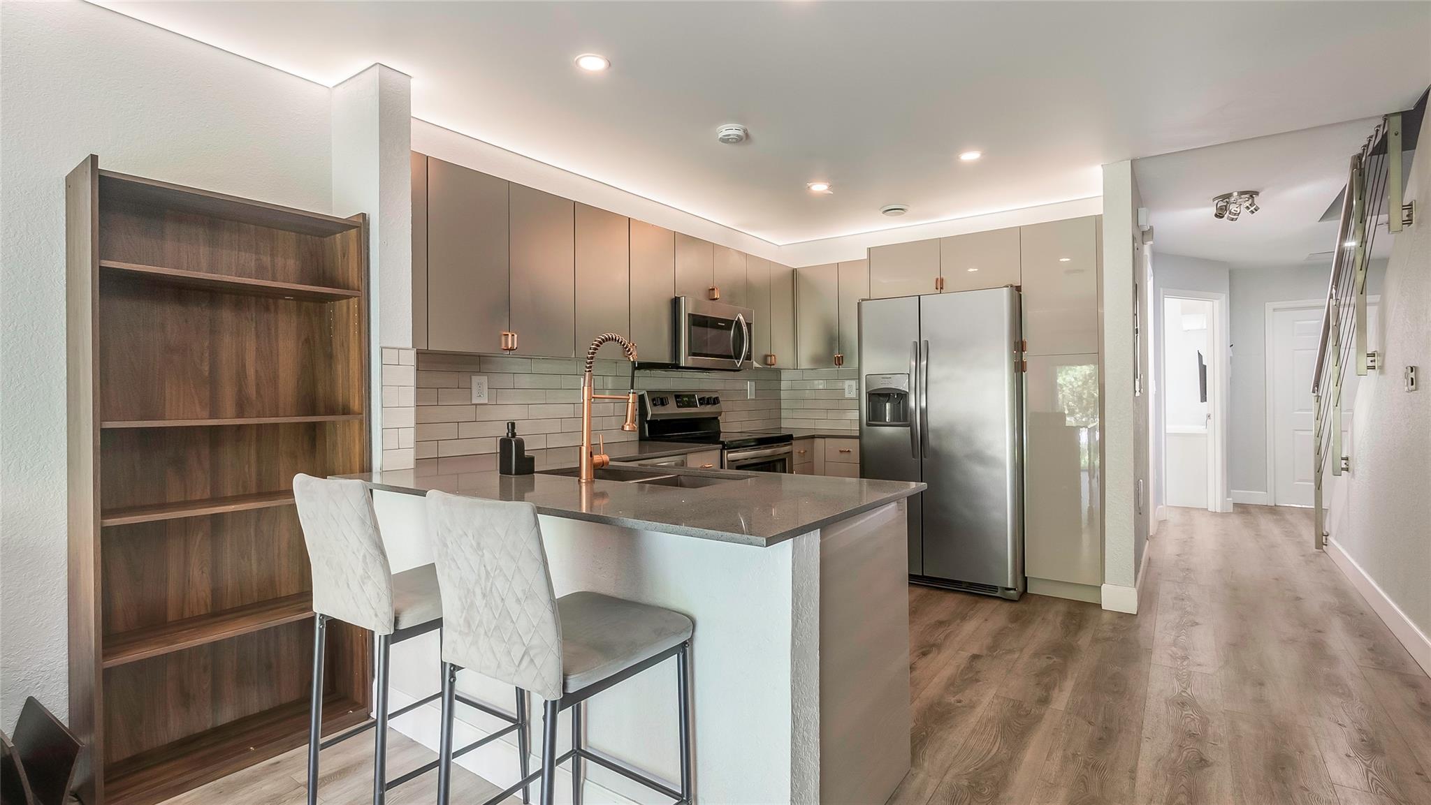 MELROSE POINT - Residential