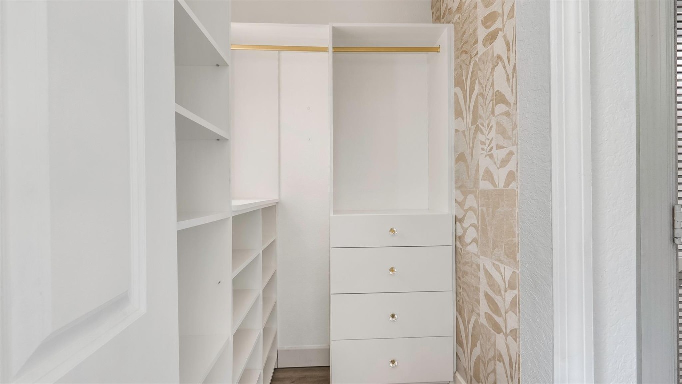 MELROSE POINT - Residential