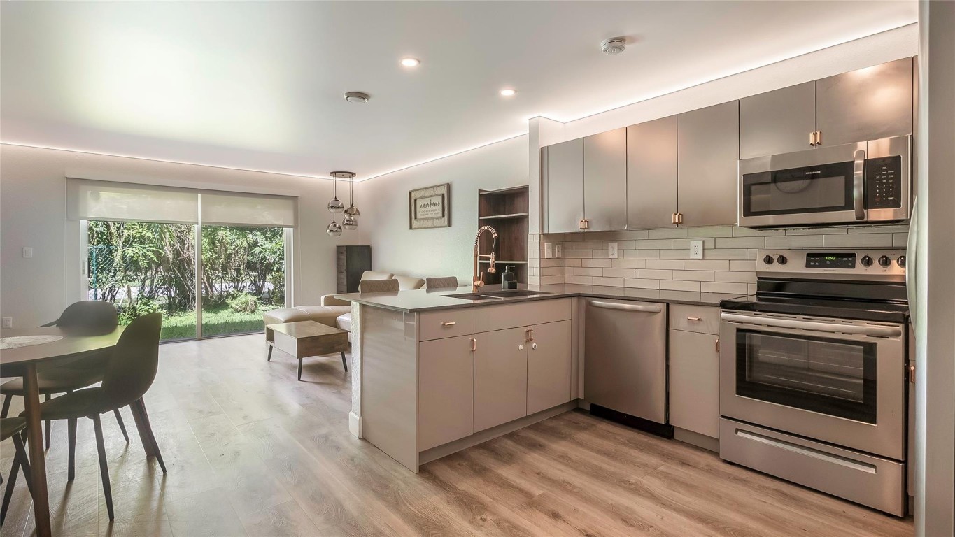 MELROSE POINT - Residential