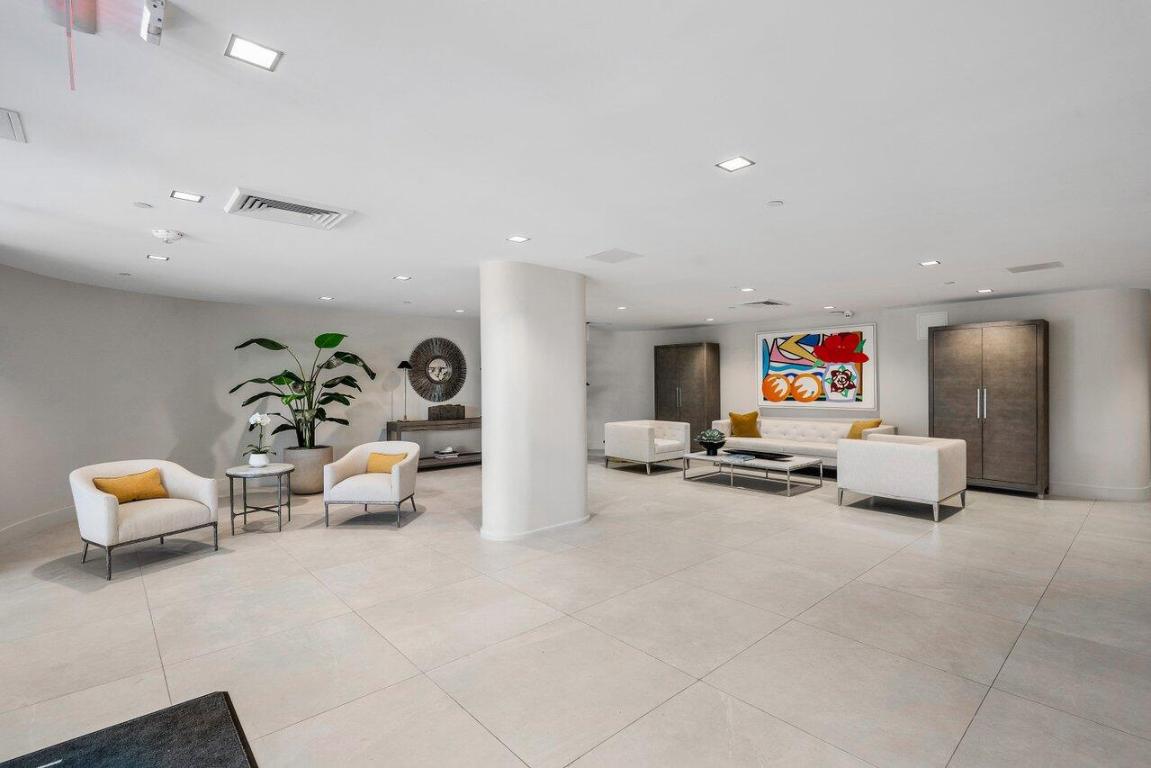 BEACH POINT CONDO - Residential