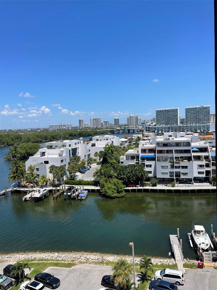 Experience South Florida living at its finest in this beautiful, fully furnished, newly renovated 1-bedroom condo with stunning, breathtaking views of the Intracoastal, Ocean, and city skyline. 
Short or long-term 3-6 or 12-month stay resort-style building with nice amenities, barbershop, 24-hour security, and private marina.
Just a short walk to the beach, shops, and restaurants.
All furniture is brand new. Available now!
We present all offers.