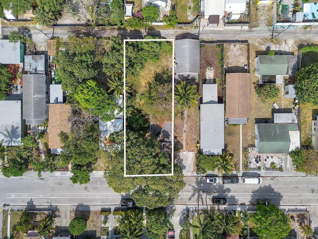 Photo of 613 N D Street, Lake Worth Beach, FL 33460 (MLS # R10989537)