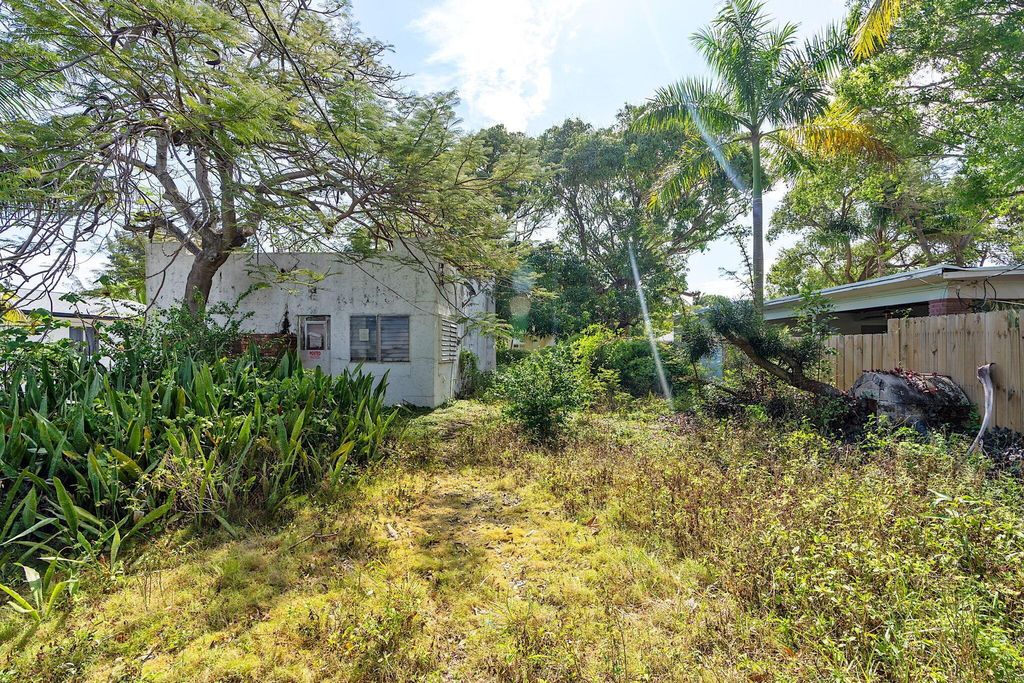 Photo of 613 N D Street, Lake Worth Beach, FL 33460 (MLS # R10989537)