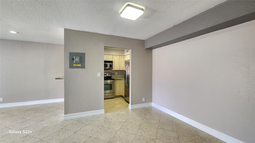 Photo of 501 SE 8th Street, Deerfield Beach, FL 33441 (MLS # B26087934)