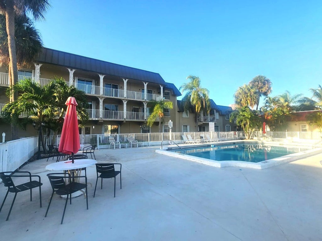 Photo of 501 SE 8th Street, Deerfield Beach, FL 33441 (MLS # B26087934)
