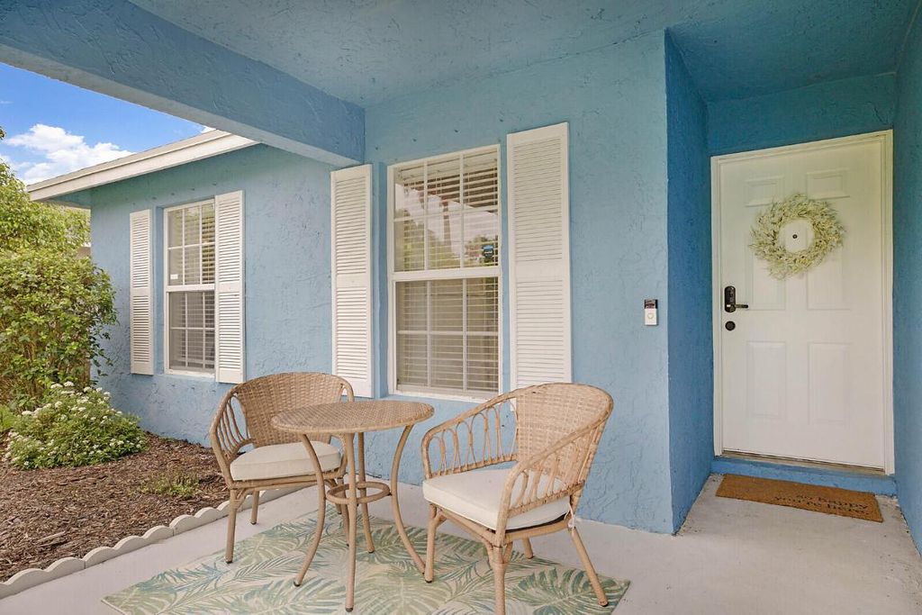 Photo of 6833 Palm Garden Street, Jupiter, FL 33458 (MLS # R10996671)