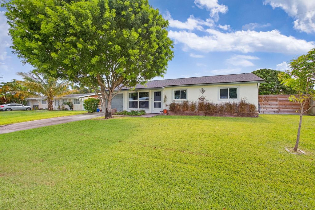 Photo of 372 E Shadyside Circle, West Palm Beach, FL 33415 (MLS # R11110649)