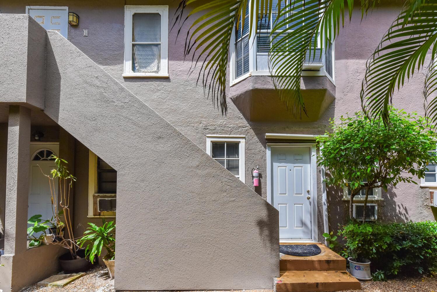126 Peruvian Avenue