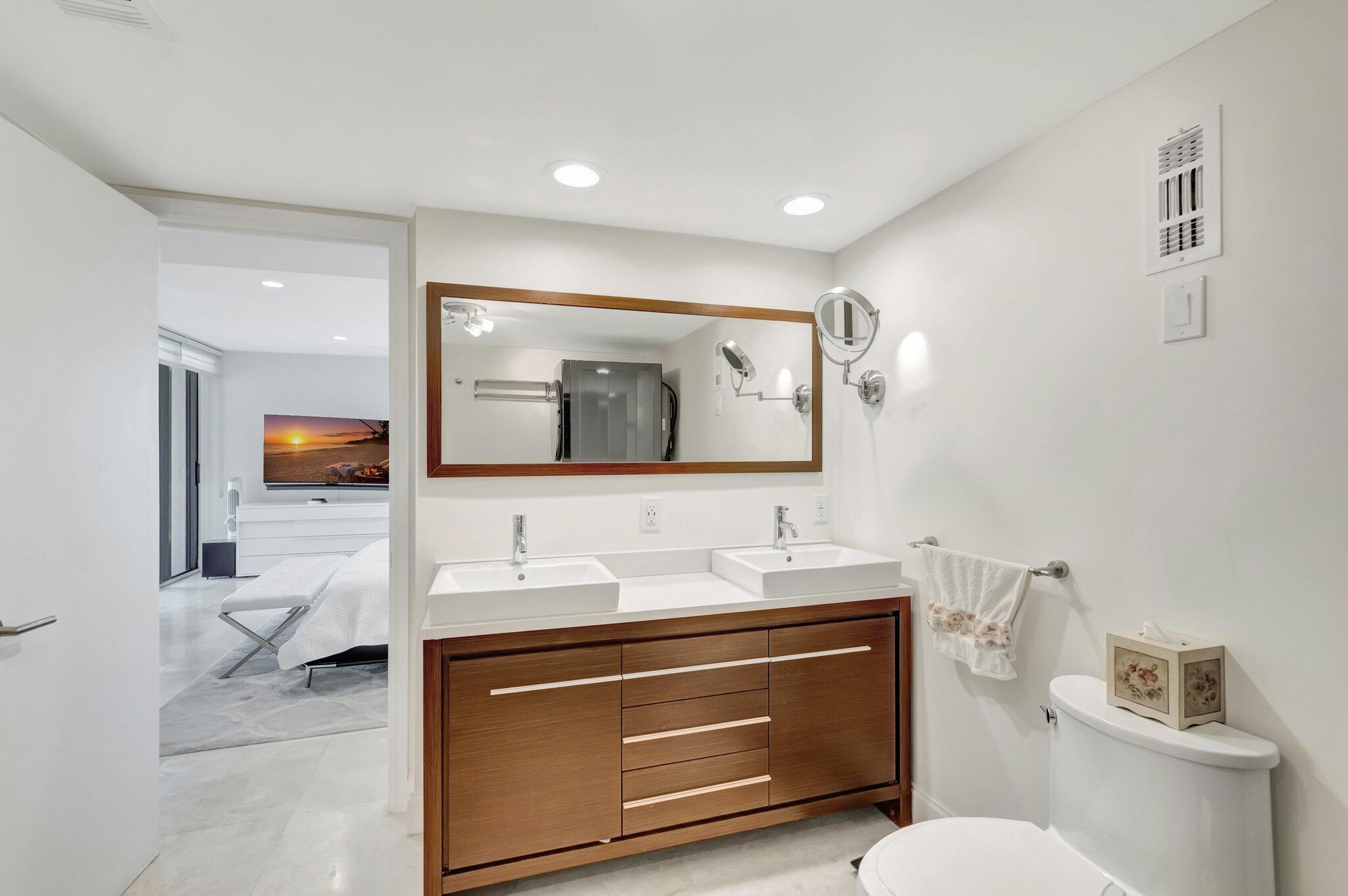 WATER GLADES CONDO - Residential Lease