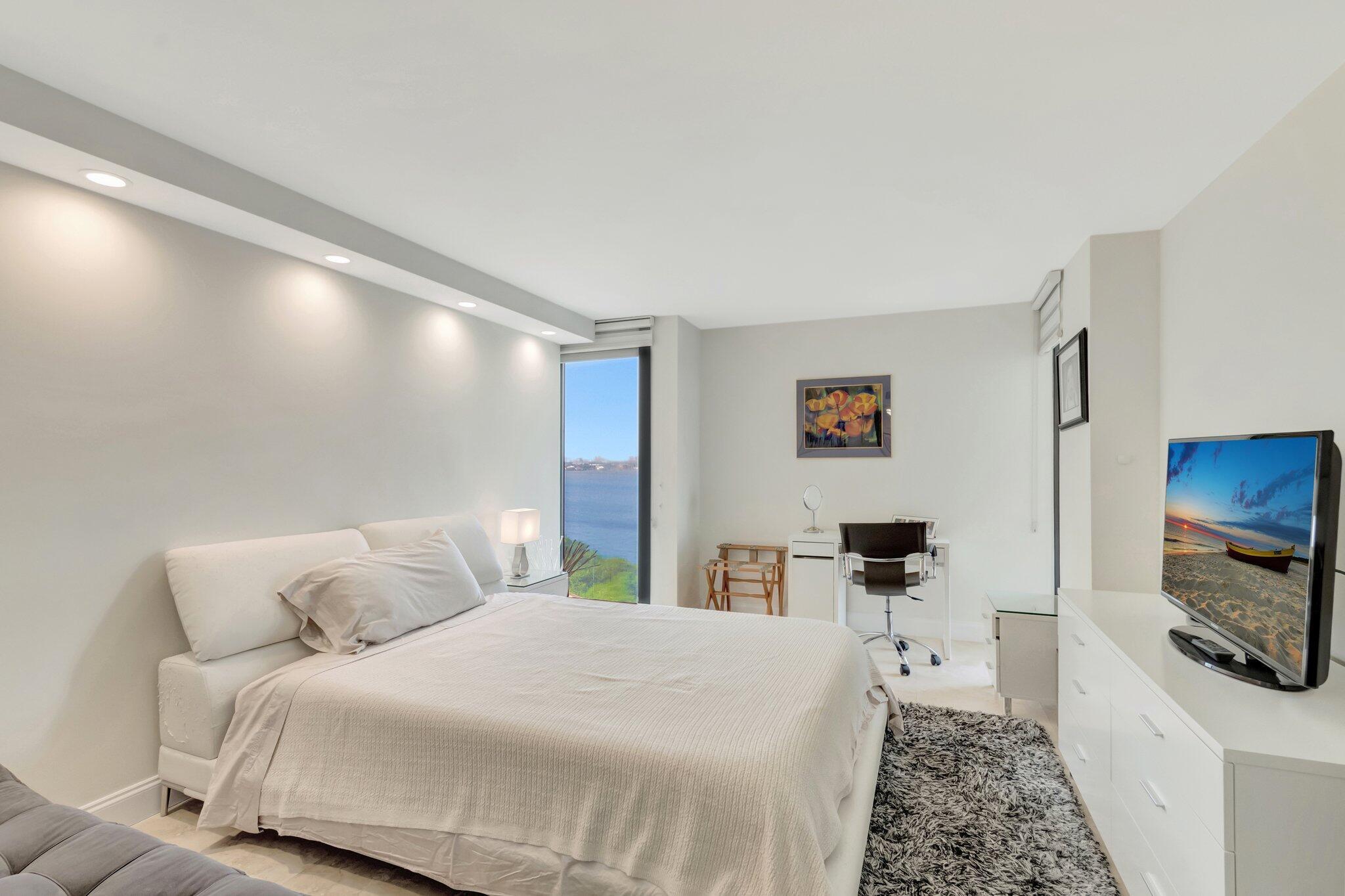 WATER GLADES CONDO - Residential Lease