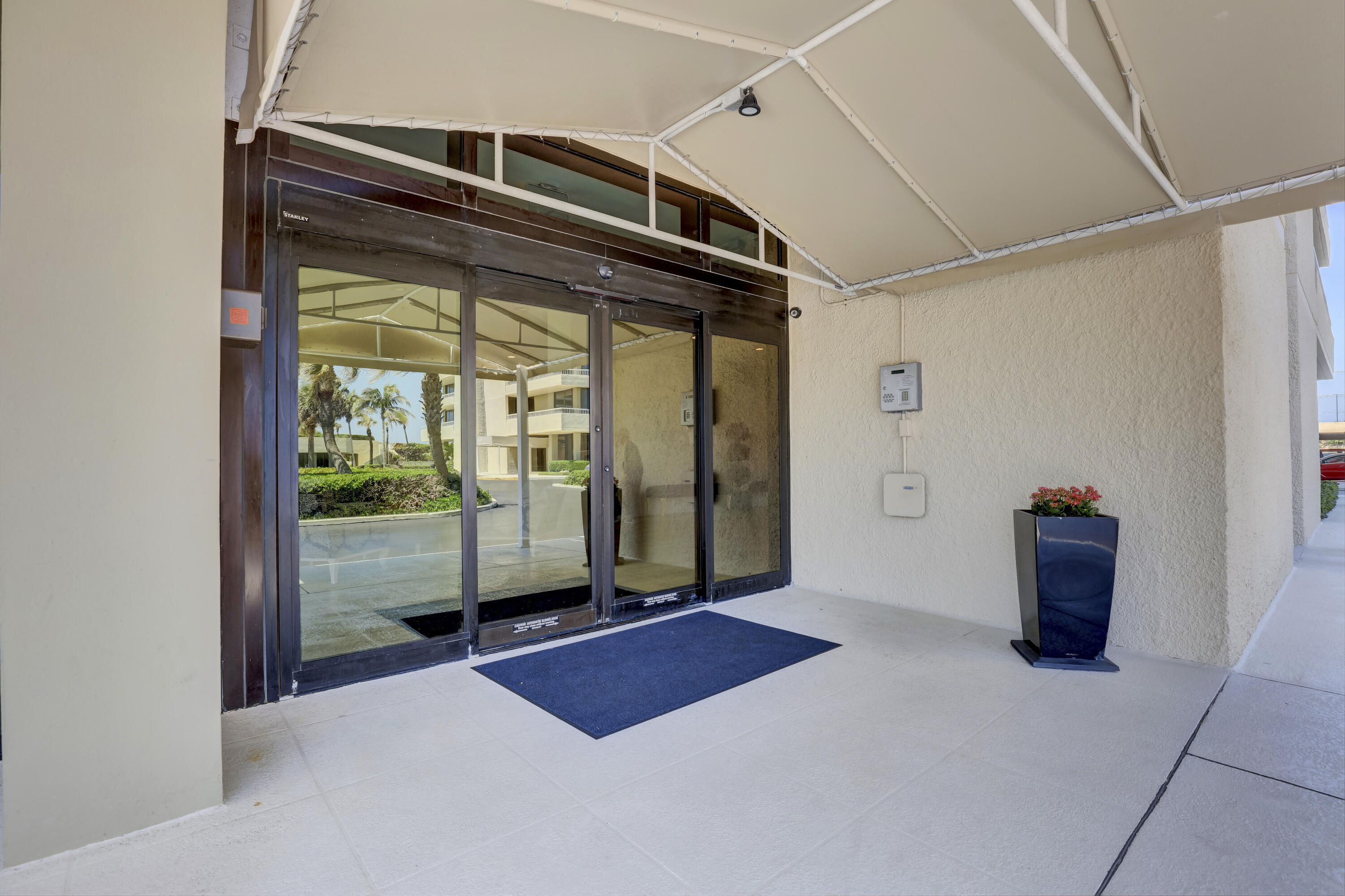 WATER GLADES CONDO - Residential Lease