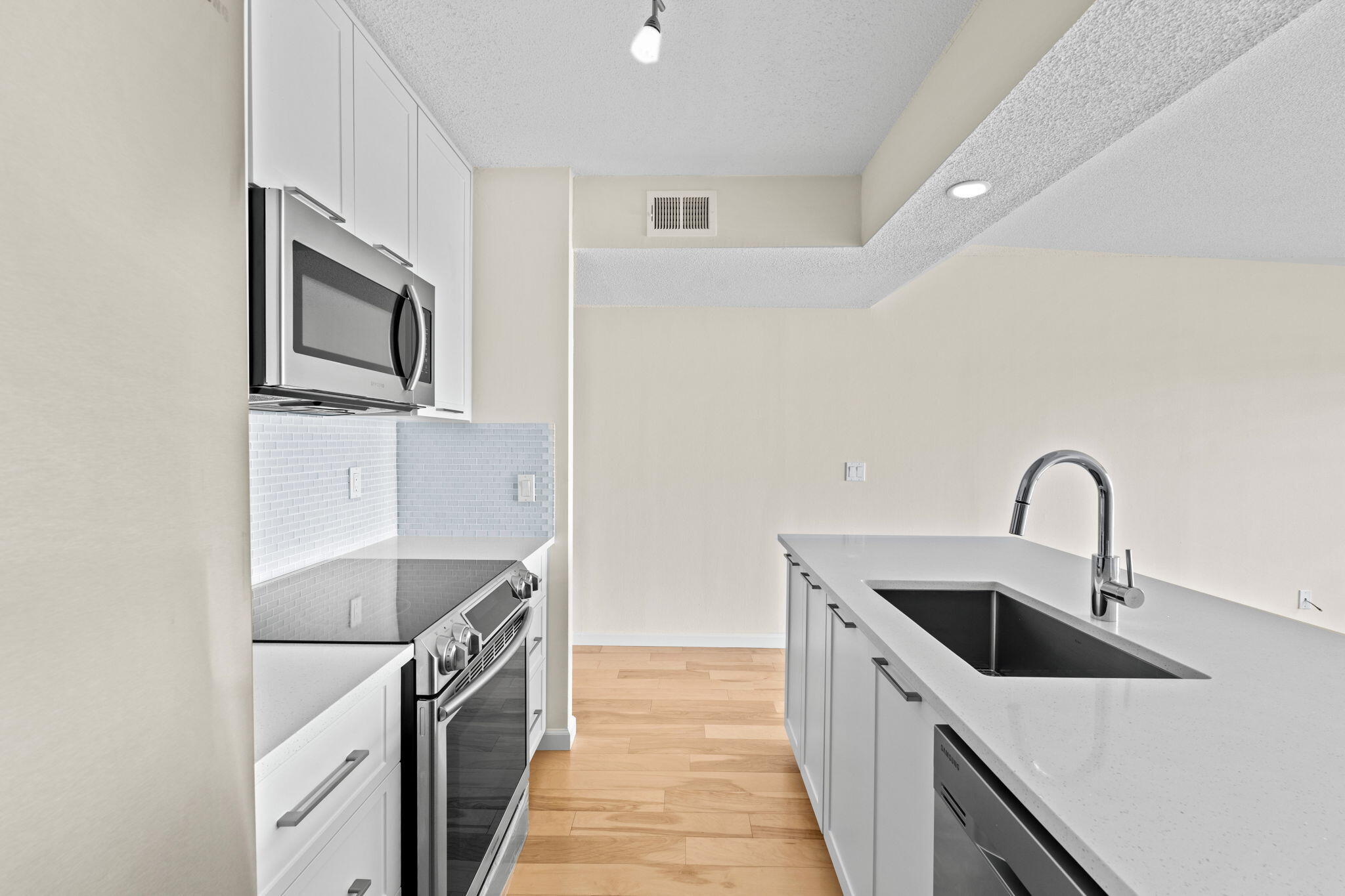 CYPRESS POINT CONDO - Residential Lease