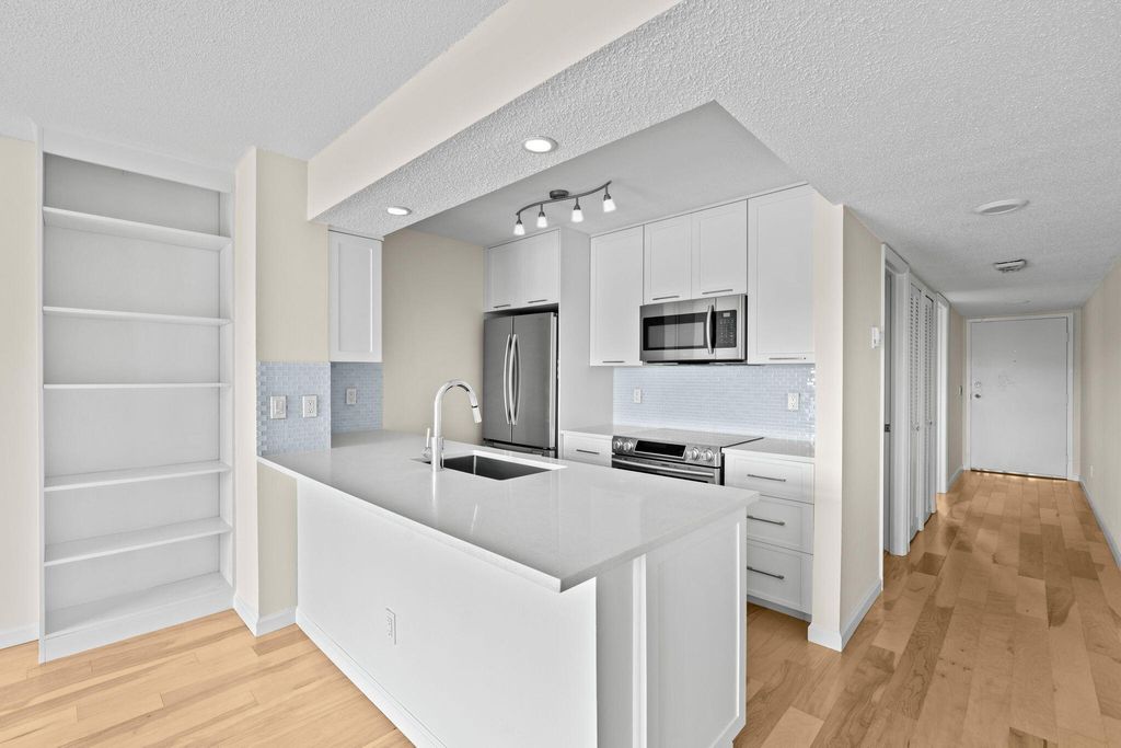 Photo of 286 Cypress Point Drive, Palm Beach Gardens, FL 33418 (MLS # B26003444)