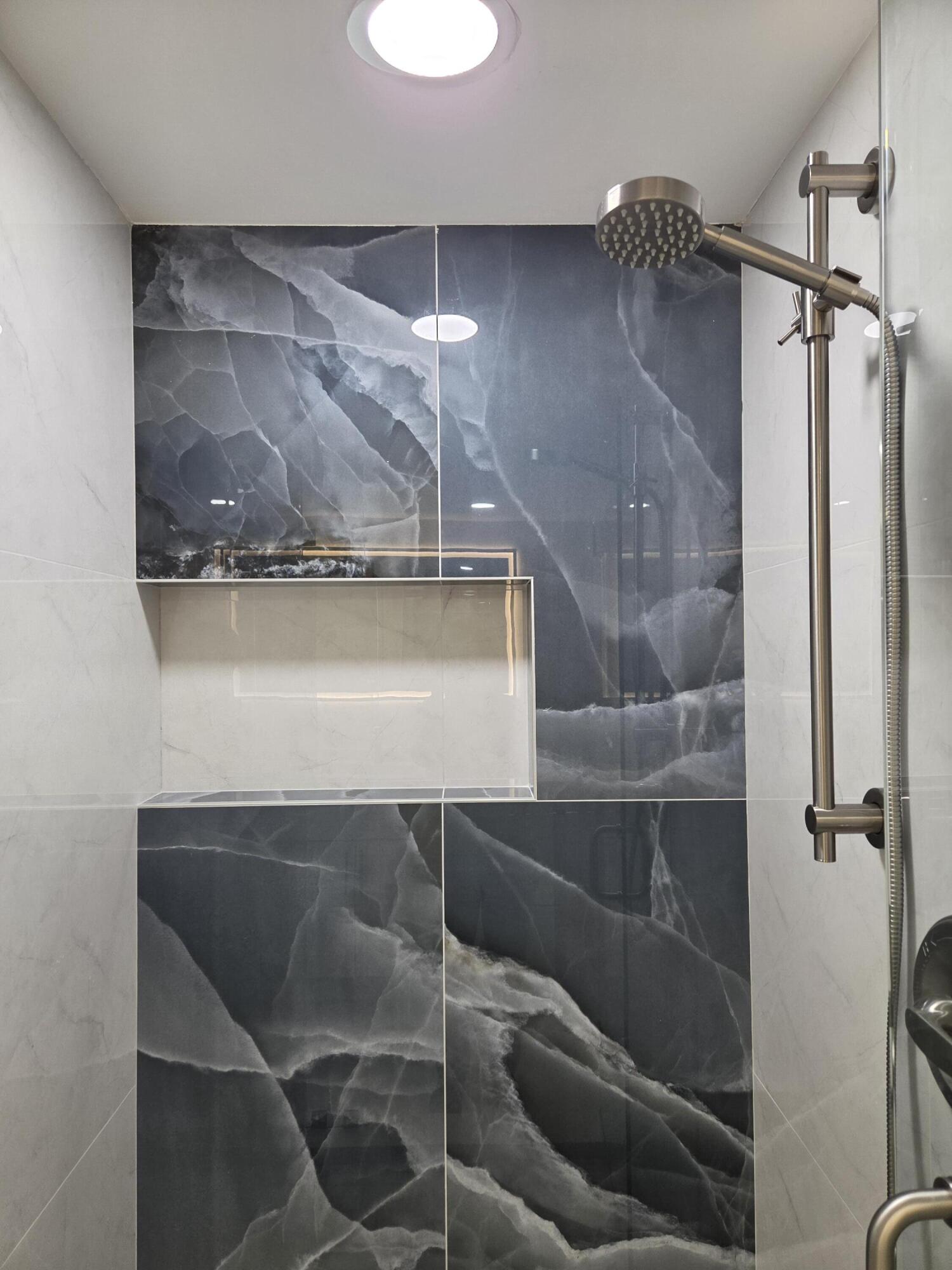 HUNTINGTON LAKES SEC ONE CONDOS - Residential