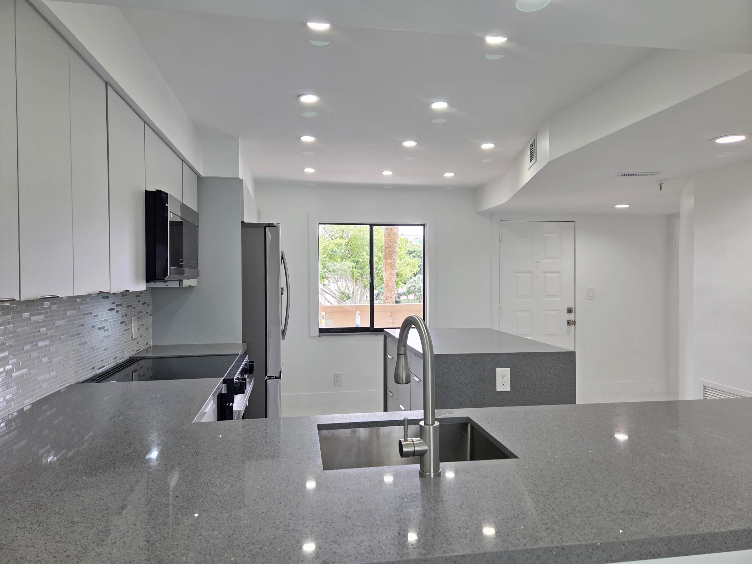 HUNTINGTON LAKES SEC ONE CONDOS - Residential