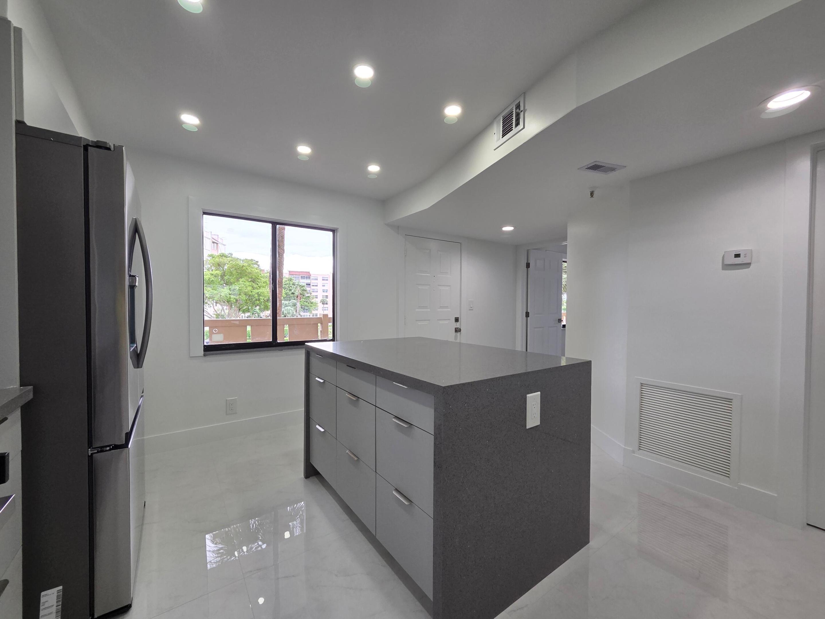 HUNTINGTON LAKES SEC ONE CONDOS - Residential