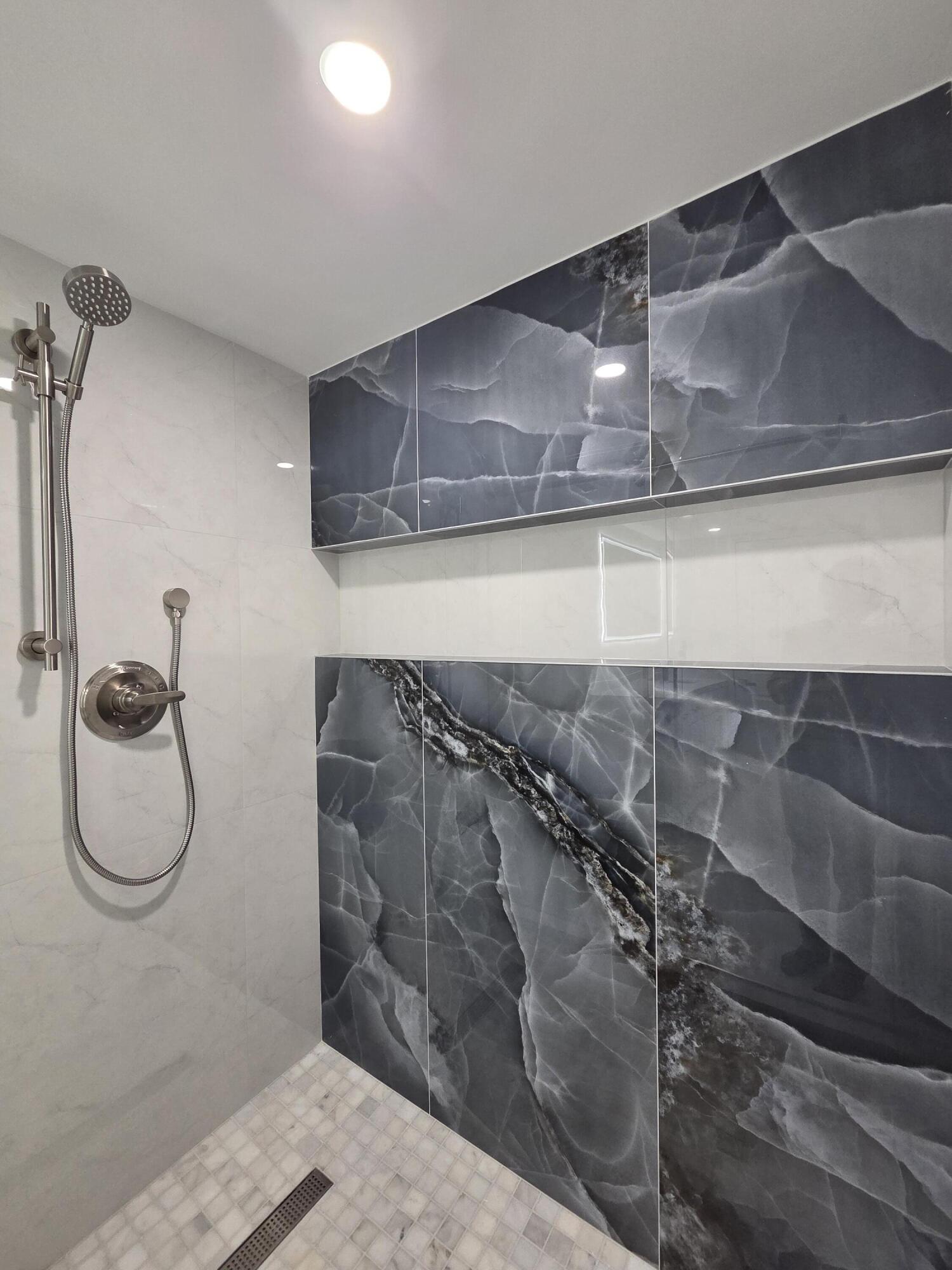 HUNTINGTON LAKES SEC ONE CONDOS - Residential