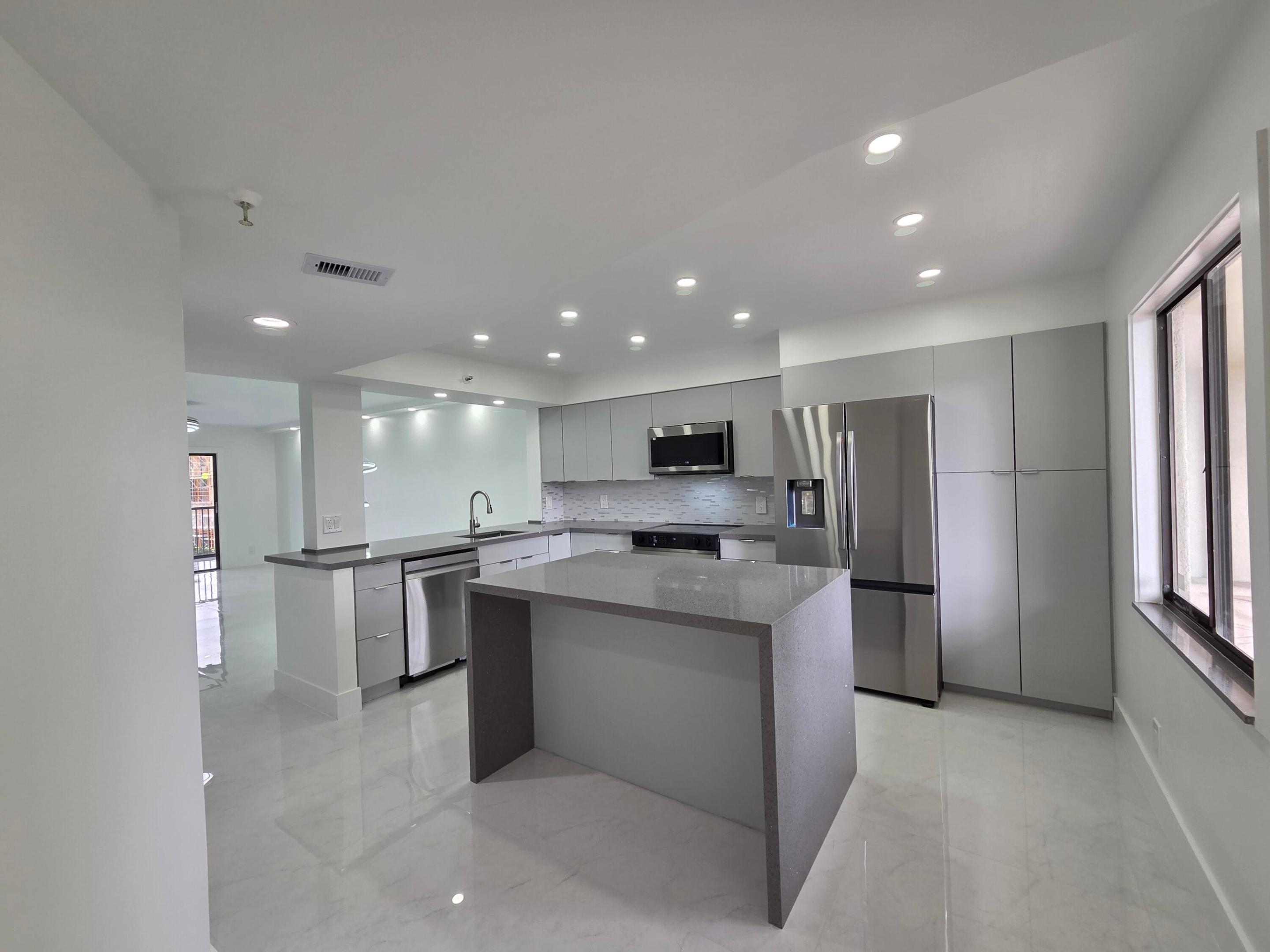 HUNTINGTON LAKES SEC ONE CONDOS - Residential