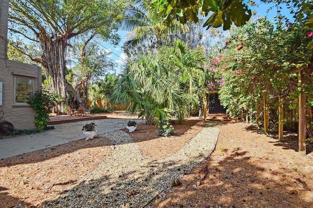 Photo of 310 Columbia Drive #1, Lake Worth Beach, FL 33460 (MLS # R10975243)