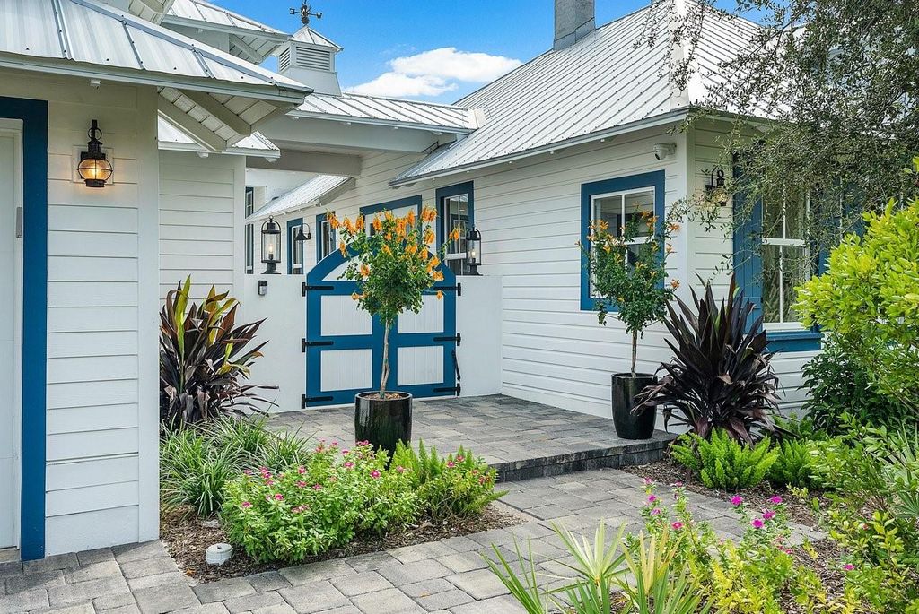 Photo of 210 NE 5th Court, Delray Beach, FL 33444 (MLS # F10402795)